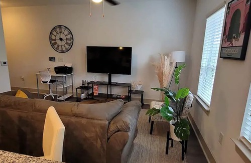 Westside Condominio | 10 min to Georgia Aquarium Mercedez Benz Stadium State Farm Arena Free Parking