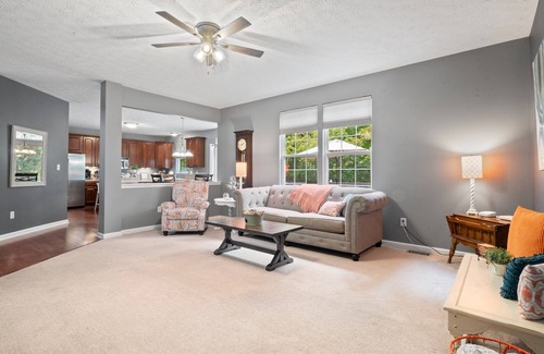 Westfield Casa | 10 Min to Grand Park/3 Car Garage/Office