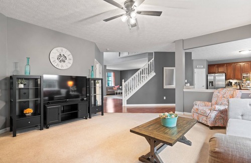 Westfield Casa | 10 Min to Grand Park/3 Car Garage/Office
