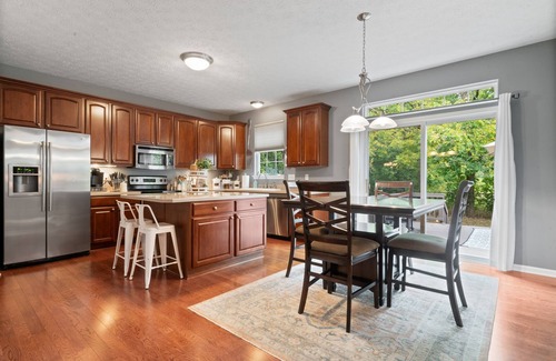 Westfield Casa | 10 Min to Grand Park/3 Car Garage/Office