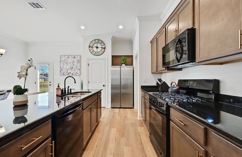 Highlands - Perkins Casa | 10 min to LSU and Laberge Casino - Brand New Lakefront House Quiet n Safe
