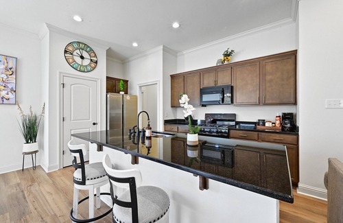 Highlands - Perkins Casa | 10 min to LSU and Laberge Casino - Brand New Lakefront House Quiet n Safe