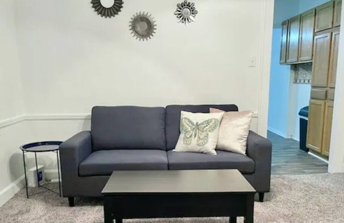 Indianapolis Casa | 10 Min to Lucas Oil, Sleeps 9! Huge 3 Bd 2ba Home