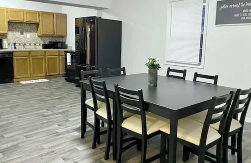 Indianapolis Casa | 10 Min to Lucas Oil, Sleeps 9! Huge 3 Bd 2ba Home