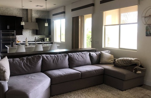 Enterprise Casa | 10 min to strip! Sleeps 14, 5bd/3ba 3k sq ft