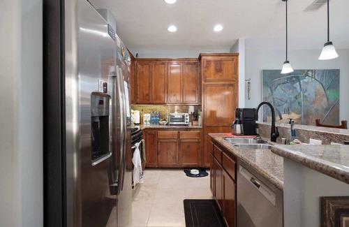 Hillcrest Casa | 10 Min to the Zoo and Beach! | Tropical Townhome