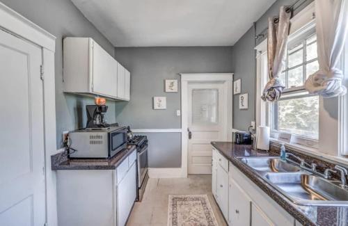 Memphis Casa | 10 Min to U of Memphis-Rozelle Retreat Left Unit