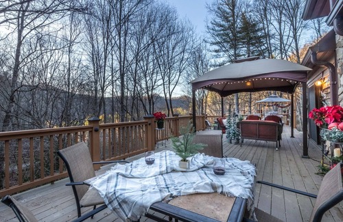 Cullowhee Cabina | 10 min. to WCU, New Hot Tub, Massive Private Deck!