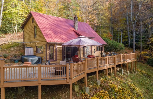 Cullowhee Cabina | 10 min. to WCU, New Hot Tub, Massive Private Deck!