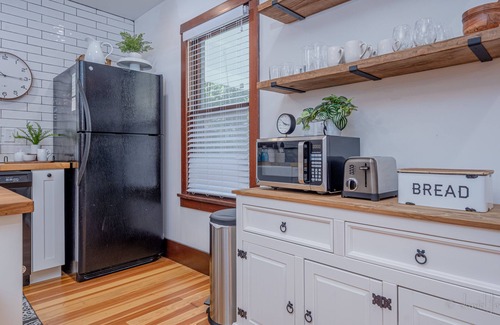Galena Casa | 10 Min Walk to Main St., Updated 1840s Historic Home, Stocked Kitchen, W/D,