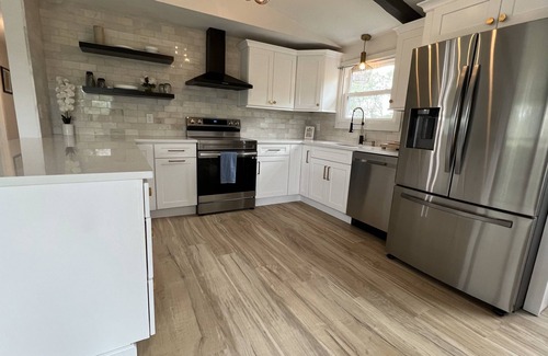 Matunuck Casa | 10-min walk to SK Town Beach/4 bed 2-bath home in Blackberry Hills neighborhood