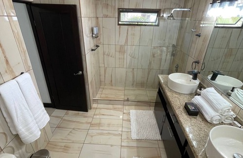 San José Casa | 10 mins AWAY from San Jose airport! Costa Rica home with 5bedrooms.