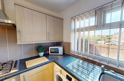 Liverpool Apartamento | 10 Mins to Airport | Movie-Ready | W/M | Dishwasher | Free Parking