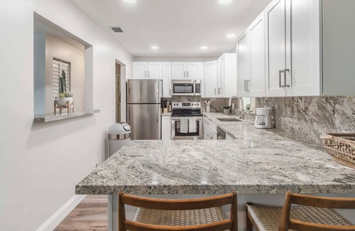 Vero Beach South Casa | 10 Mins to Beach - 2BR Private Pool + Grill