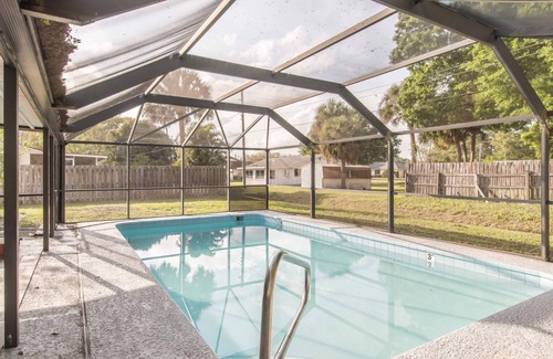 Vero Beach South Casa | 10 Mins to Beach - 2BR Private Pool + Grill