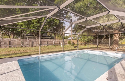 Vero Beach South Casa | 10 Mins to Beach - 2BR Private Pool + Grill