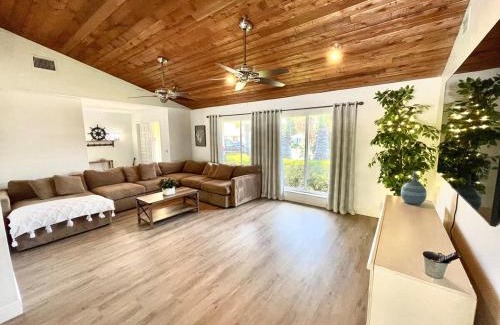 Boynton Beach Casa | 10 mins to Beach, 4 Bd, Heated Salt water pool