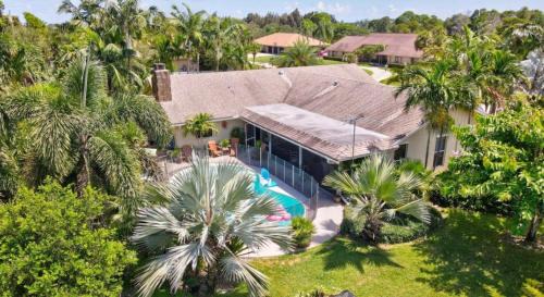 Boynton Beach Casa | 10 mins to Beach, 4 Bd, Heated Salt water pool