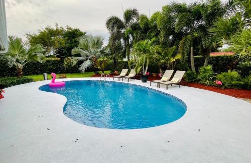 Boynton Beach Casa | 10 mins to Beach, 4 Bd, Heated Salt water pool