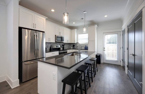 Charlotte Park Casa | 10 Mins To Broadway - Music City Modern Townhome