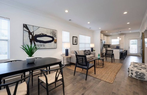 Charlotte Park Casa | 10 Mins To Broadway - Music City Modern Townhome