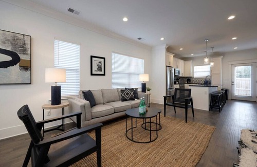 Charlotte Park Casa | 10 Mins To Broadway - Music City Modern Townhome