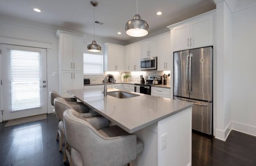 Charlotte Park Casa | Hermosa casa de pueblo de lujo ✹ Perfecto para grupos grandes