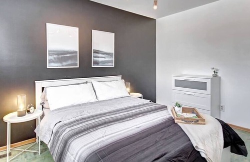Northeast Edmonton Casa | 10 Mins to DT & Expo Centre -River view Bungalow