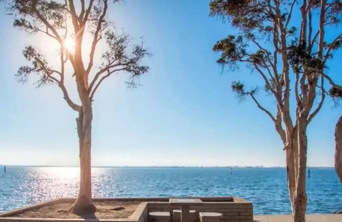 Lincoln Acres Casa | 10 mins to DT+Petco Park. Stylish SFH with 2 baths. Walk to bay+restaurants