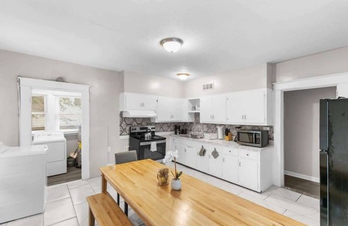 Birmingham Casa | 10 Mins to Legion Field- Ensley Highlands Hideaway