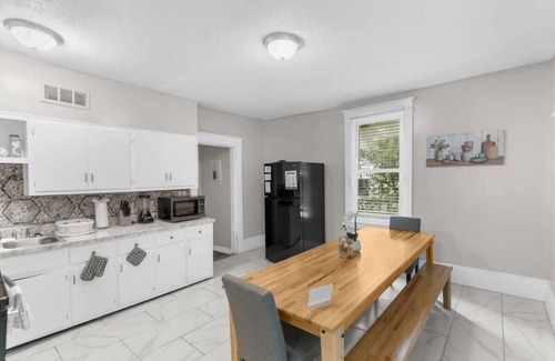 Birmingham Casa | 10 Mins to Legion Field- Ensley Highlands Hideaway