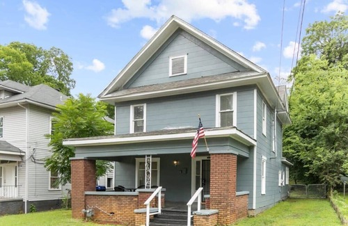 Birmingham Casa | 10 Mins to Legion Field- Ensley Highlands Hideaway