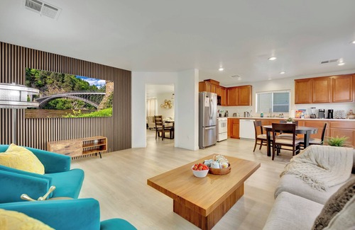 Arden Casa | 10 mins to Strip! Spacious 4B/3B 2-Story Home 1st Floor Bedroom & Full Bath