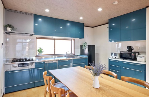 Takasaki Casa | 10-minute walk from Takasaki Station! Unlimited Netflix viewing on a 75-inch TV! 92 sq.m. 3LDK Stylish and luxurious home.