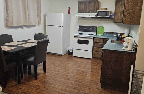 Prince George Casa | 10 minute walk to the hospital! Cozy home in a quiet area near many amenities.