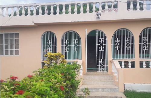 Mammee Bay Apartamento | 10 minute walk to the beach! Authentic Jamaican experience