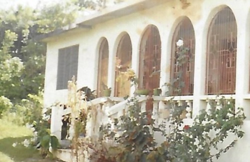 Mammee Bay Apartamento | 10 minute walk to the beach! Authentic Jamaican experience