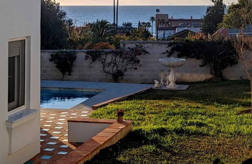 La Gaspara Apartamento | 10 minute walk to beach & grocery stores! Quiet location with multiple sea-views
