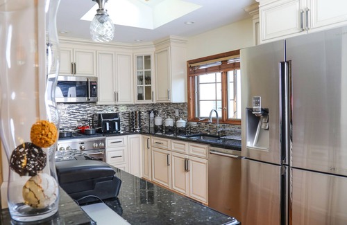 Queens Casa | 10 minute walk to the beach- Perfect vacation home