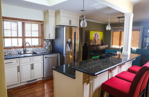 Queens Casa | 10 minute walk to the beach- Perfect vacation home