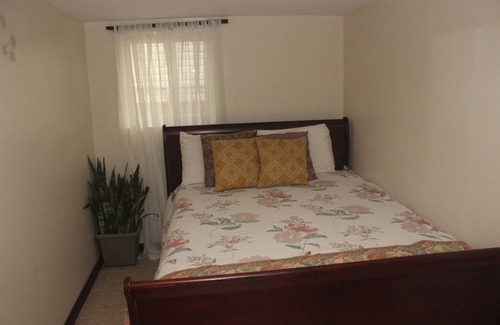 Canarsie Casa | 10 Minutes away from JFK is just what many look for. Easy access to the city.