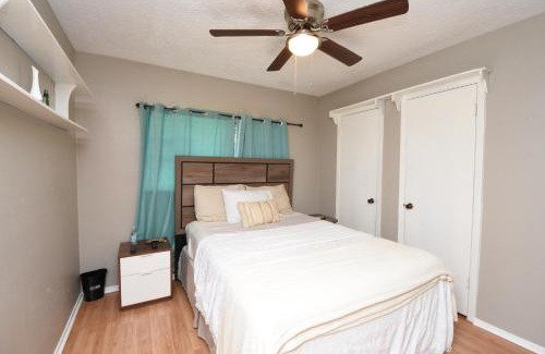 Humble Casa | 10 Minutes from IAH and Mall, Newly Rehabbed