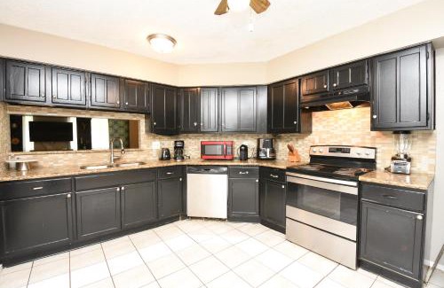 Humble Casa | 10 Minutes from IAH and Mall, Newly Rehabbed