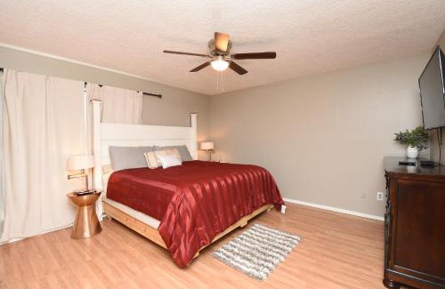Humble Casa | 10 Minutes from IAH and Mall, Newly Rehabbed