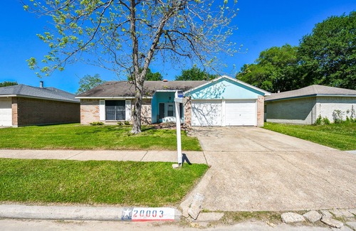 Humble Casa | 10 Minutes from IAH and Mall, Newly Rehabbed