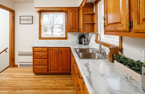 Green Bay Casa | 10 Minutes from Lambeau Field. Green Bay Packer Themed House!
