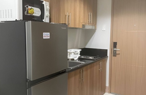 Tambo Condominio | 10 minutes from Mall of Asia | Cozy Condo with Hot Shower & Balcony