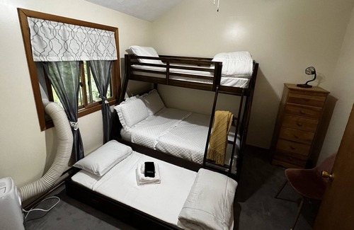 Bushkill Chalet De Esquí | 10 minutes from Shawnee Ski Resort or Hike Bushkill Falls, Poconos