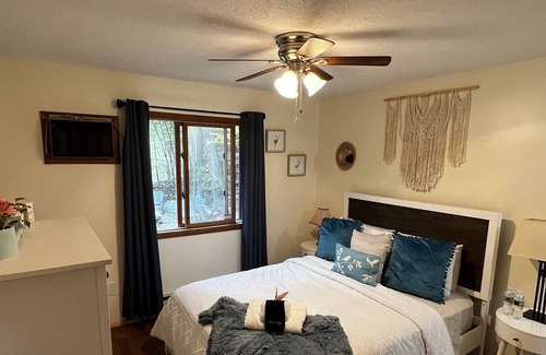 Bushkill Chalet De Esquí | 10 minutes from Shawnee Ski Resort or Hike Bushkill Falls, Poconos