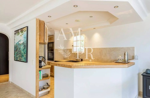 Pointe Croisette Villa | 10 minutes from the Palais des Festivals, single-storey villa with panoramic sea view